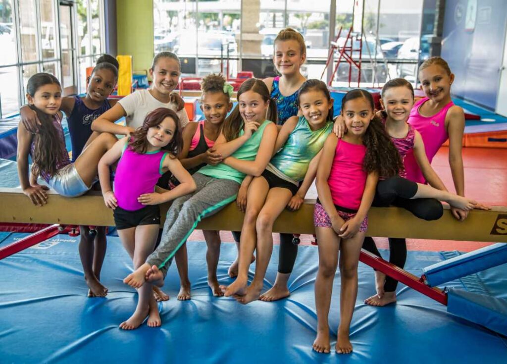 Day2-2218 FAV group of girl gymnasts